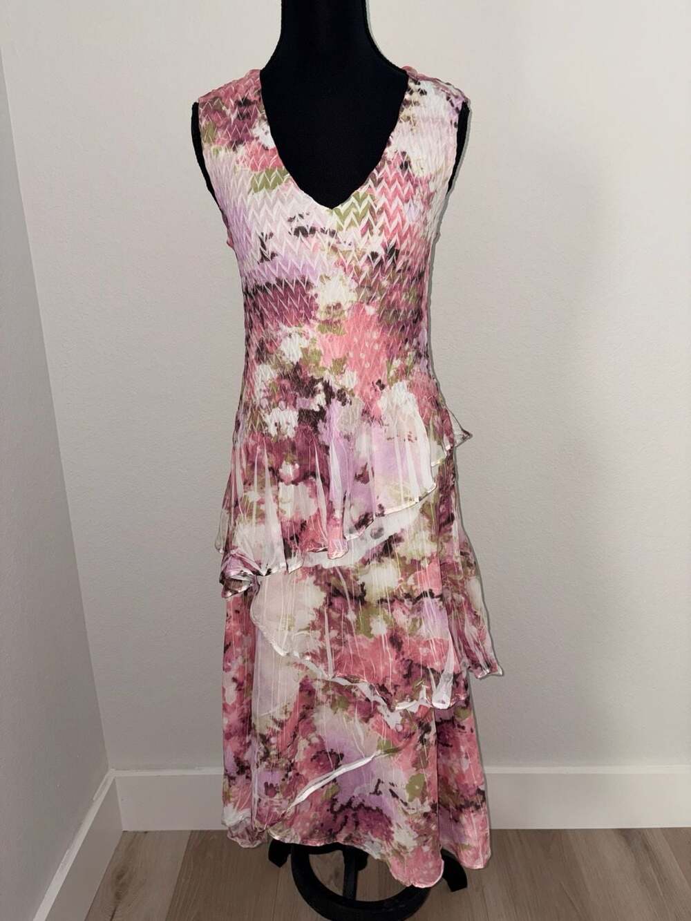 Komarov Sleeveless V-Neck Plisse Floral Print Midi Dress with Matching Scarf